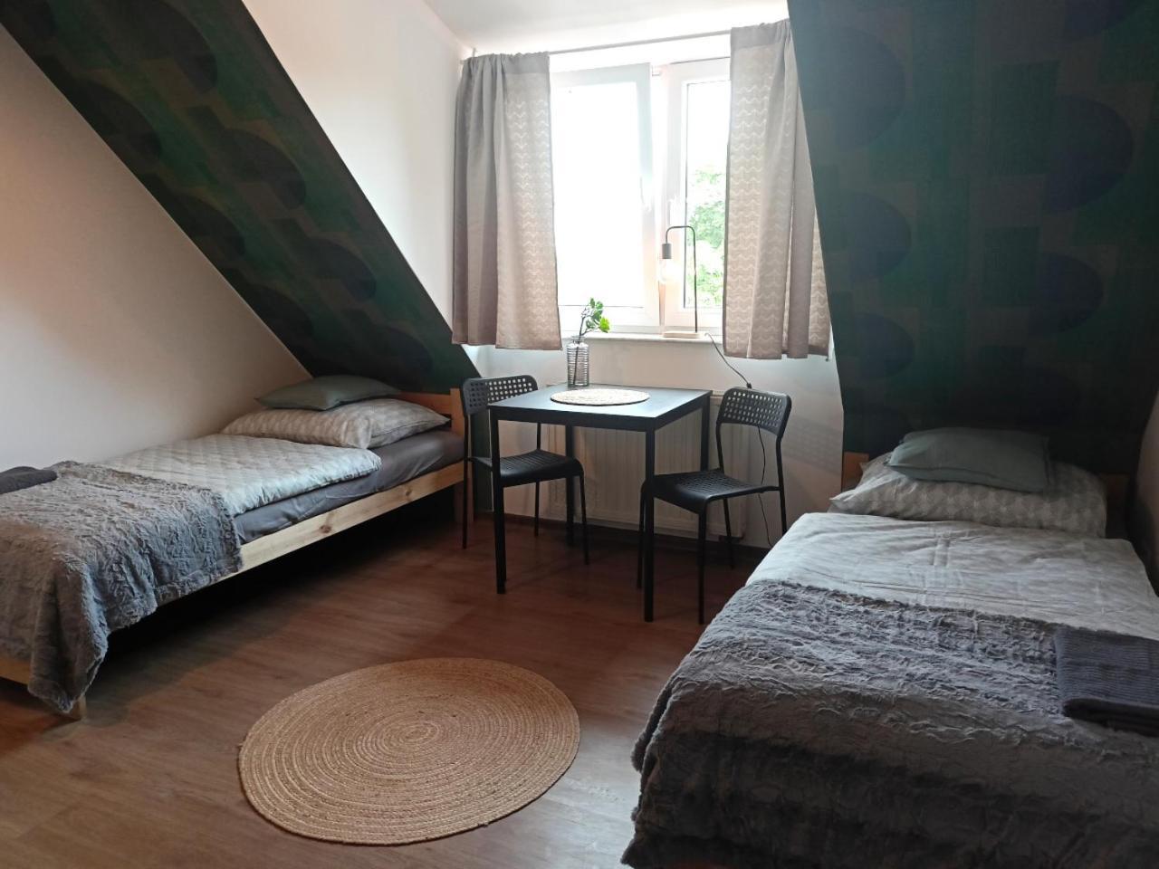 Lemuria Pokoje Hostel Chojnowska A Legnica Exterior foto